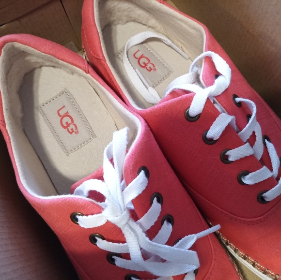 women's uggs - Picture 6 of 6